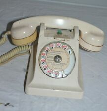 Ancien téléphone blanc d'occasion  Pont-Évêque