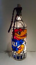 Usado, Abajur de garrafa inspirado em Kansas Jayhawks vitral aparência pintado à mão iluminado comprar usado  Enviando para Brazil