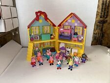 Juego completo de casa plegable de lujo Peppa Pig con muebles y 14 figuras adicionales segunda mano  Embacar hacia Argentina