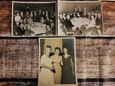 Usado, Lote de 3 fotos vintage 1951 homens e mulheres sentados à mesa de banquete Statler Hotel comprar usado  Enviando para Brazil
