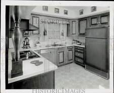 Usado, 1966 Press Photo remodelação de cozinha usando armários Mutschler em Atlanta GA comprar usado  Enviando para Brazil