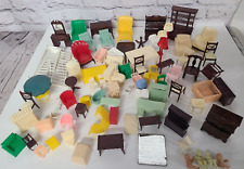 Usado, Grande Lote 92 Antigo Marx Renwal Móveis de Plástico para Casa de Bonecas Mesa Cadeira Figura Pátio comprar usado  Enviando para Brazil