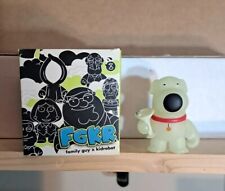 Kidrobot Family Guy 2011 SDCC Glow In The Dark Brian com acessório e caixa LE400 comprar usado  Enviando para Brazil