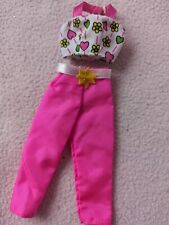 Używany, Barbie Skipper Różowe spodnie Uchwyt Top Serce Kwiaty Strój, Doskonały stan! na sprzedaż  Wysyłka do Poland
