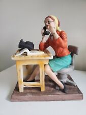 Estatueta colecionável vintage mulher secretária falando ao telefone cerâmica comprar usado  Enviando para Brazil