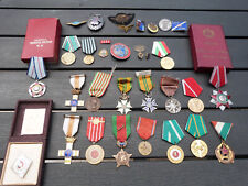 Gros Lot 30 pièces 18 médailles militaires et civiles France/Europe - 12 insigne d'occasion  Louveciennes