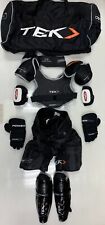 Usado, Kit de equipo completo de hockey Powertek para jóvenes grandes con bolsa almohadillas protectoras de cuello hielo segunda mano  Embacar hacia Argentina
