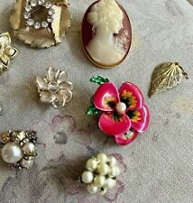 Lote de broches y más perlas camafeo diamantes de imitación vintage bisutería segunda mano  Embacar hacia Mexico