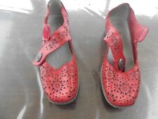 Sandales cuir rouge d'occasion  Puy-l'Évêque