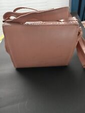 Uma linda bolsa feminina roxa, uma bolsa de ombro de couro usada anteriormente, em bom estado comprar usado  Enviando para Brazil