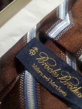 BROOKS BROTHERS MAKERS AZUL c/Marrom Com CASTANHO E LISTRAS PRATEADAS GRAVATA DE PESCOÇO 100% SEDA comprar usado  Enviando para Brazil