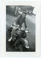 Mulher andando de motocicleta Harley Davidson foto vintage menina dirigindo bicicleta antiga 35 comprar usado  Enviando para Brazil