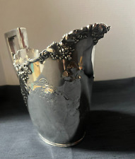Antigua jarra de agua Barbour Silver Co. ornamentada Repousse alrededor de 1892, usado segunda mano  Embacar hacia Argentina