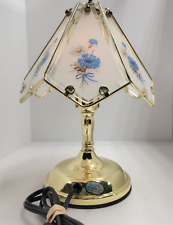 Abajur pequeno vintage com painéis de vidro flores azuis e uma base de tom dourado 10" de altura, usado comprar usado  Enviando para Brazil