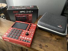 Sistema de produção musical independente Akai MPC One+ (MPCONEMK2XUS) com estojo comprar usado  Enviando para Brazil