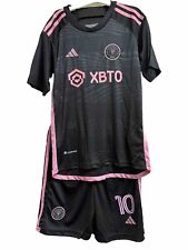 Camiseta deportiva negra de Lionel Messi Inter Miami 2023 para niños/jóvenes + pantalones cortos talla 26 edades 9-10 segunda mano  Embacar hacia Mexico