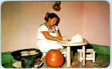 YUCATÁN, MÉXICO Mujer HACIENDO TORTILLAS DE MAÍZ aprox. Años 50 Postal segunda mano  Embacar hacia Argentina