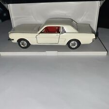 Usado, Ford Mustang Solido échelle 1/43 Blanche portières ouvrantes. comprar usado  Enviando para Brazil