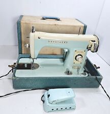 Máquina de costura vintage Brother Deluxe estofados estrangeiros resistentes meados do século comprar usado  Enviando para Brazil