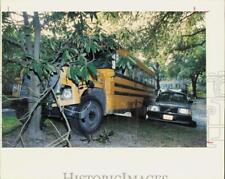 Usado, 1992 Press Photo HISD ônibus escolar colidido com Volvo Station Wagon, Houston comprar usado  Enviando para Brazil