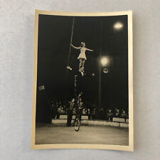 Fotografia vintage ato de equilíbrio de monociclo artista circo 1952 comprar usado  Enviando para Brazil