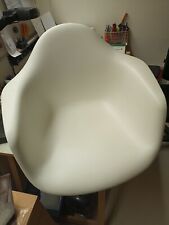 Vitra Eames Plastic Armchair DAR  Designklassiker seit 1950 Sitzschale weiß gebraucht kaufen  Isernhagen