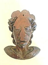 Antico volto scolpito usato  Urbino