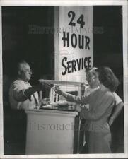 1947 Press Photo suporte para cachorro-quente 24 horas Frankfurters - RRU70621 comprar usado  Enviando para Brazil