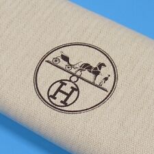 Bolsa de pó Hermes com fecho de cordão padrão espinha de peixe bege 15 1/2" x 8 3/4" comprar usado  Enviando para Brazil