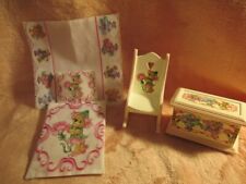 Caja de juguetes en miniatura para casa de muñecas, mecedora y juego de cama segunda mano  Embacar hacia Argentina