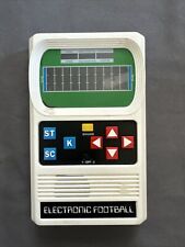 Juego electrónico de mano clásico de fútbol americano Mattel 2000 de colección funciona probado segunda mano  Embacar hacia Argentina