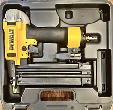 Clavadora neumática Brad calibre 18 Dewalt DWFP12233 segunda mano  Embacar hacia Mexico