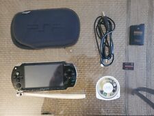 Sistema Sony PSP 1000 NEGRO con cargador y tarjeta de memoria de 4 GB, ESTUCHE DE TRANSPORTE, PROBADO , usado segunda mano  Embacar hacia Argentina