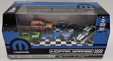 Juego de 4 carros Greenlight 1:64 Mopar Garage '17 cargador, '17 Ram 2500, '16 Wrangler,' segunda mano  Embacar hacia Mexico