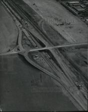 Usado, 1967 foto de prensa nuevos accesos para el intercambio de carreteras East Trent-Sullivan segunda mano  Embacar hacia Argentina