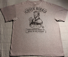 Usado, Camiseta gráfica bife 2011 masculina XL Chuck Norris usa spray de pimenta para temporada comprar usado  Enviando para Brazil