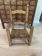Cadeira infantil antiga de madeira primitiva de 200 anos com parte inferior tecida, usado comprar usado  Enviando para Brazil