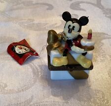 Usado, Caixa articulada de porcelana Disney Mickey Mouse segurando um bolo sentado em cima presente  comprar usado  Enviando para Brazil