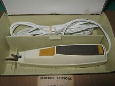Usado, Tesoura de costura elétrica vintage Sears ilumina estojo plástico cortador manual 344.2179 comprar usado  Enviando para Brazil
