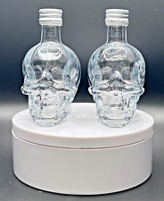 2 frascos de crânio de vodca Crystal Head (vazios) 50 ml comprar usado  Enviando para Brazil