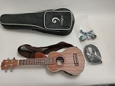 Small wooden ukulele d'occasion  Expédié en Belgium