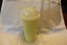 Vintage Tupperware Amarelo Quick Shake Batedeira de Bebida com Inserção 844-12 comprar usado  Enviando para Brazil