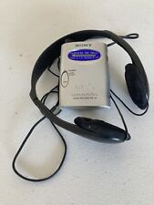 Usado, Radio portátil Sony AM/FM Walkman plateada funcionando viene con auriculares, clip para cinturón segunda mano  Embacar hacia Argentina