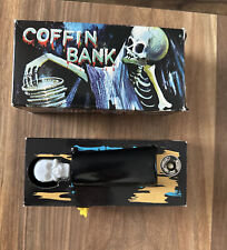 De Colección Años 60 Esqueleto Halloween Espeluznante Ataúd Banco de Monedas CUERDA Hong Kong FUNCIONA, usado segunda mano  Embacar hacia Argentina