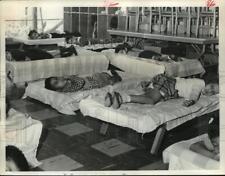 Foto de prensa 1958 niños descansando en cunas en Houston Junior Forum Community House segunda mano  Embacar hacia Argentina