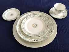 WEDGWOOD Agincourt Green Bone China 5 peças configuração(ões) de lugar com carregador bônus! comprar usado  Enviando para Brazil