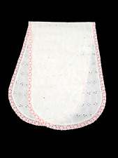Usado, Bufanda tocador vintage blanco algodón ojales encaje rosa blanco borde ganchillo 27"x12" segunda mano  Embacar hacia Argentina