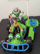 TOY STORY RC REMOTE CONTROL CAR 40hz WOODY AND BUZZ LIGHTYEAR SIT ON FIGURES myynnissä  Leverans till Finland