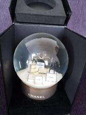 Chanel snow globe d'occasion  Sainte-Livrade-sur-Lot