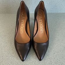 Sapatos Calvin Klein Kirstin preto biqueira pontiaguda couro tamanho superior 9 - 3,25" salto comprar usado  Enviando para Brazil